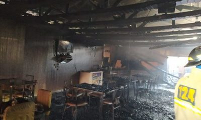 Incendio consume totalmente el local de un restaurant en Santa Rosa del Monday – Diario TNPRESS