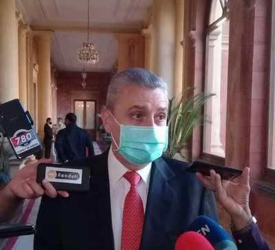 Villamayor ratifica confianza a Friedmann y dice que denuncias son "un refrito"