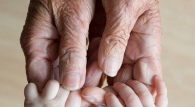 Mayores de 65 años y menores de 1 son los más vulnerables ante el COVID-19, afirman