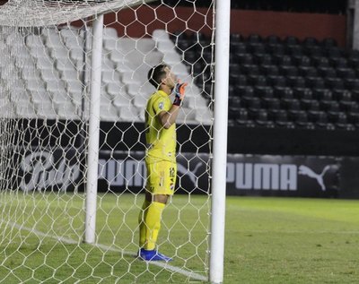 ¿Por qué Juan Espínola queda sin chances en la lista de Berizzo?