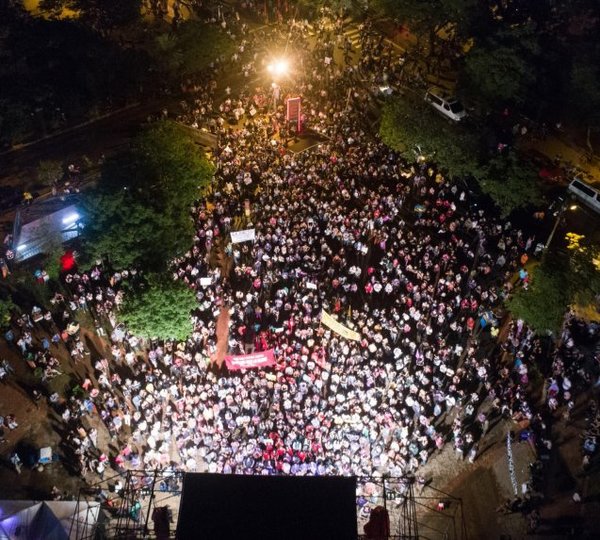 Una multitud reclama igualdad para mujeres - Edicion Impresa - ABC Color