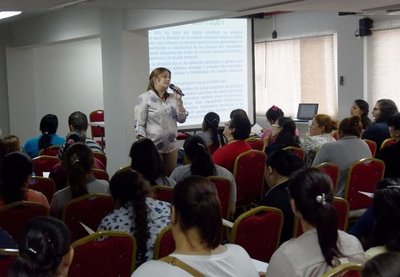 Docentes realizan curso en ABC - Edicion Impresa - ABC Color
