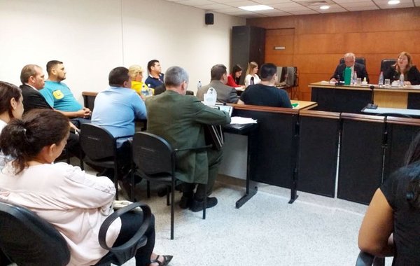 Condenan a policías por otorgar documentación a narcotraficante - Edicion Impresa - ABC Color