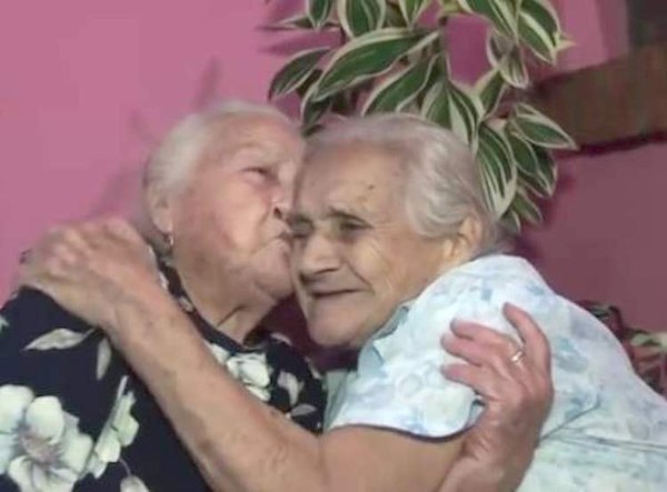 Hermanas se ven jey ¡después de 60 años!