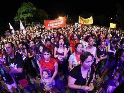 Mujeres salieron a exigir en su día salud, respeto y cese de violencia