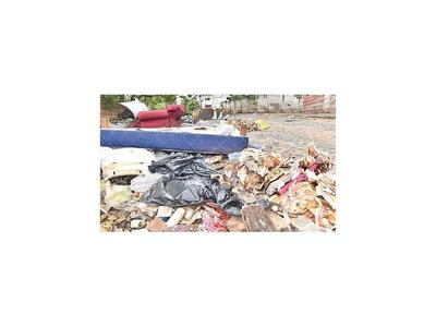Arrojan basura patológica en zona escolar