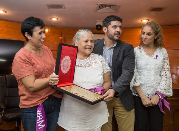 Emotivo reconocimiento a la referente de la lucha de las domésticas » Ñanduti