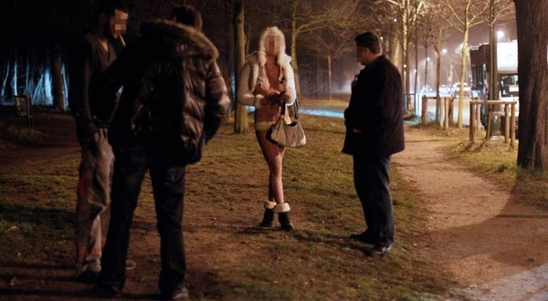 HOY / VIDEO| Piden servicio gratis y coima a trabajadoras del sexo: "Los policías son proxenetas"