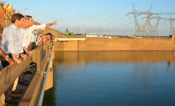 HOY / Sobra electricidad, falta hasta el enchufe: "No se puede contar ni retirar la energía"