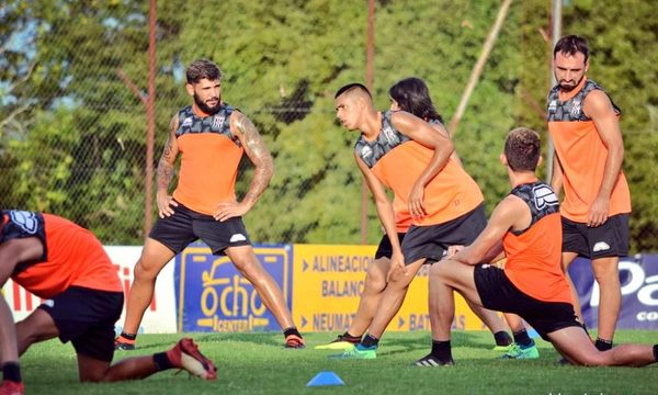 Complicado Santaní mide a Cerro Porteño en el Este