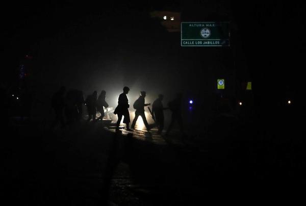 Caracas registra tercer apagón y resto de Venezuela suma casi 2 días sin luz | .::Agencia IP::.