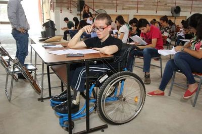 Becas: denuncias en plena investigación, anuncia Itaipu