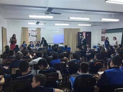 Niños aprenden valor de la democracia durante charla - ADN Paraguayo