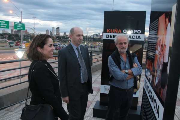 Muestra fotográfica denota la importancia de la participación de la mujer - ADN Paraguayo