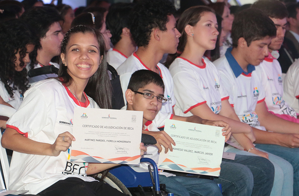 Unidad de BECAS de ITAIPU se encuentra investigando y revisando varios casos - .::RADIO NACIONAL::.