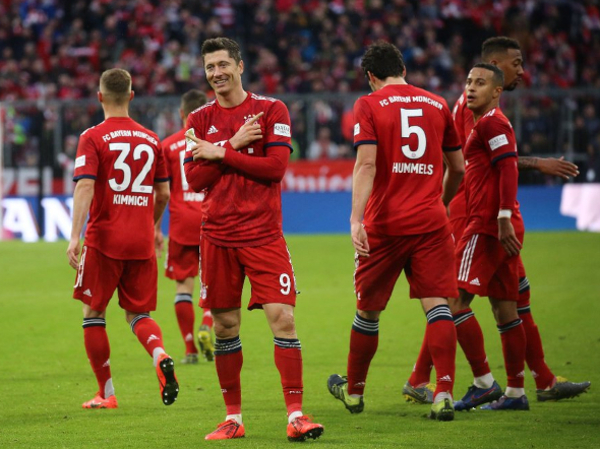 Dortmund y Bayern Múnich siguen codo a codo en la Bundesliga