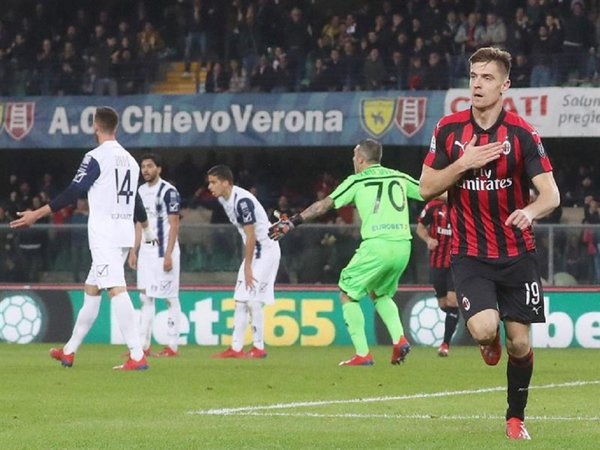 Biglia y Piatek prolongan el sueño del Milan
