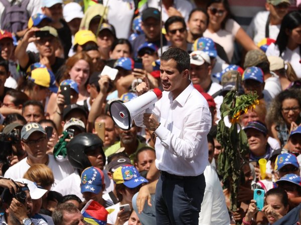 Guaidó llama a protesta, mientras Venezuela sigue sin energía