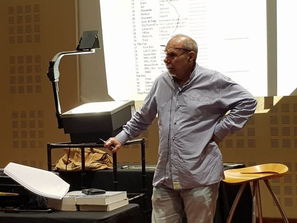 “Tienen que pensar en hacer películas para 7 millones”