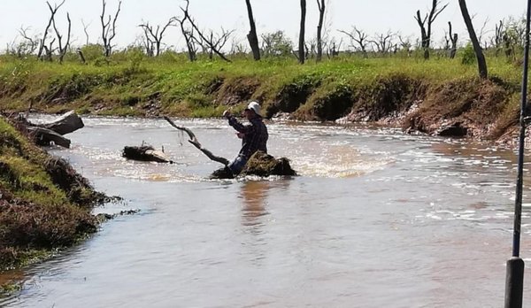 El Pilcomayo llenó de agua y peces la laguna Agropil, luego de la sequía - Edicion Impresa - ABC Color