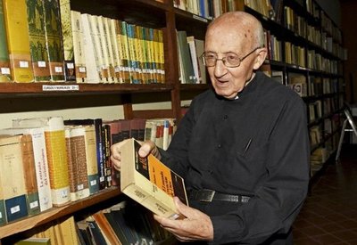 Pa’i Olegario celebra hoy 73 años de vida consagrada - Edicion Impresa - ABC Color