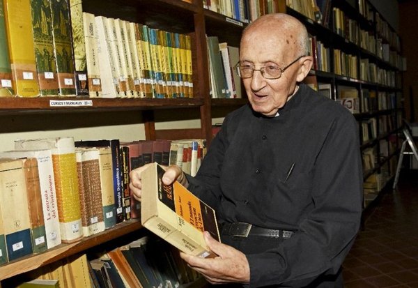 Pa’i Olegario celebra hoy 73 años de vida consagrada - Edicion Impresa - ABC Color