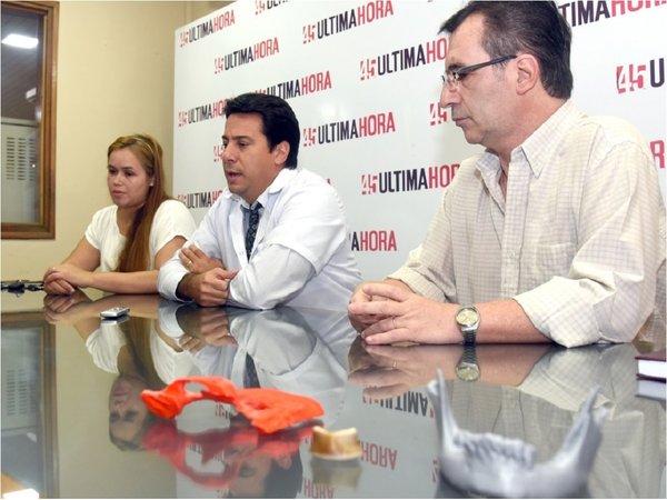 Con prótesis en 3D impresas en Paraguay, reconstruyen rostros