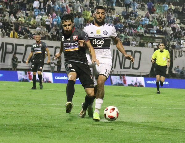 En un polémico partido, Olimpia y River empataron sin goles » Ñanduti