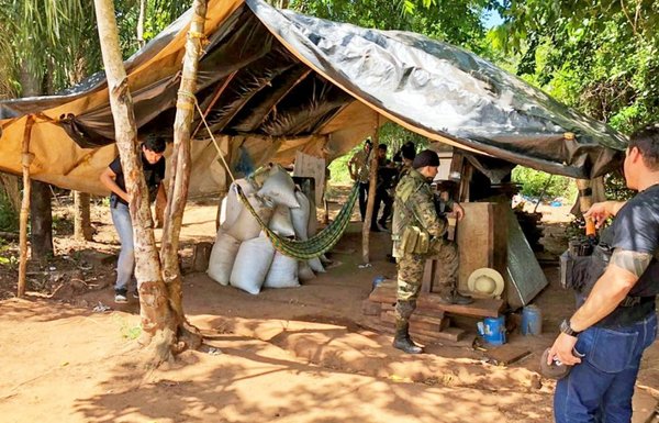 Temerosos, funcionarios de ANDE preparan marcha - ADN Paraguayo