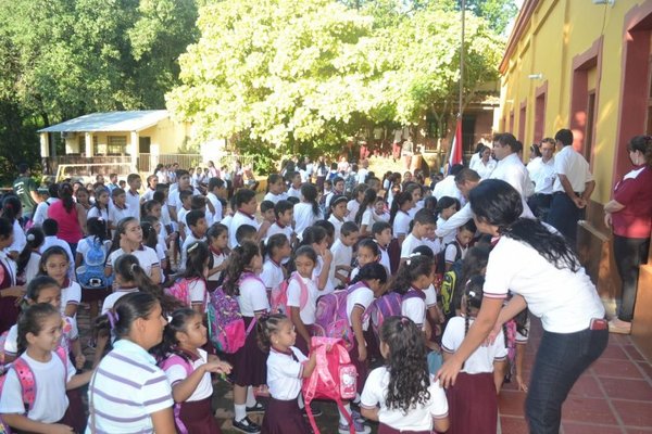 Dilatan apertura de sobres para provisión de alimentos a escolares - Nacionales - ABC Color