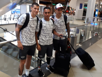 Libertad, con 20 jugadores a Brasil