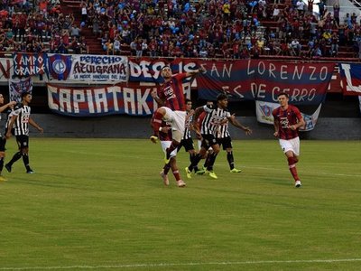 El Ciclón sopla fuerte y se asoma