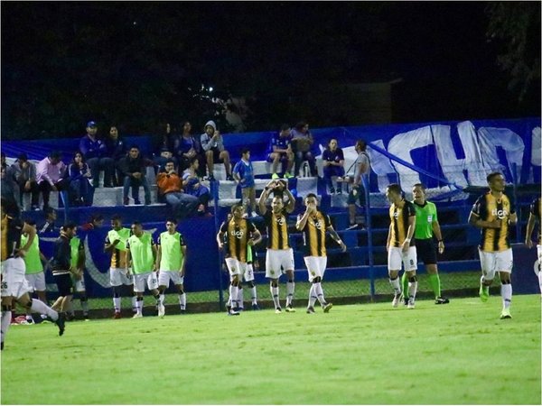 Guaraní golea y se mete en la pelea