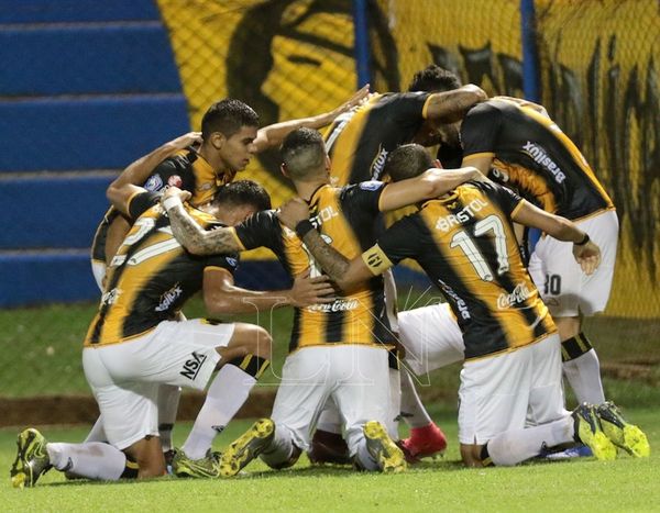 Guaraní bailó a danzarines
