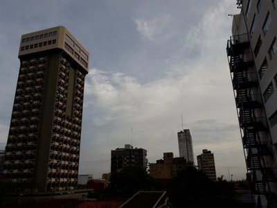Anuncian un lunes nublado y con precipitaciones dispersas - 730am - ABC Color