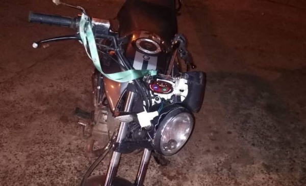 HOY / Camioncito vuelca tras ser embestido por una moto