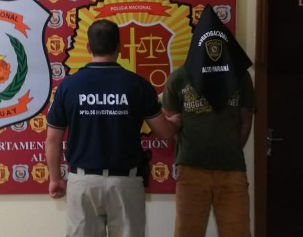 Vecinos reducen a hombre con antecedentes y lo entregan a la policía