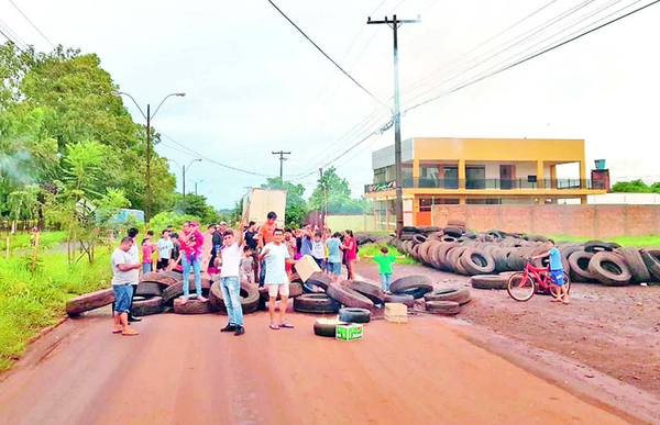 Vecinos del Km 10 exigen el retiro de neumáticos viejos recolectados | Diario Vanguardia 07
