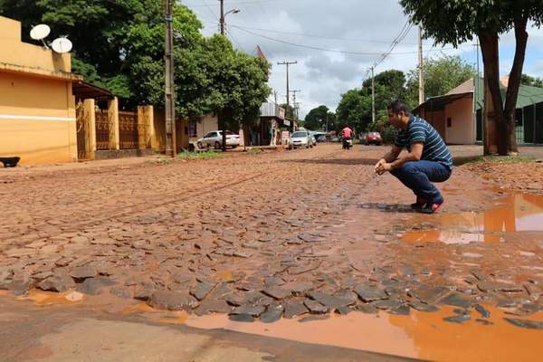 Diputado constata deplorable estado de la avenida Amambay