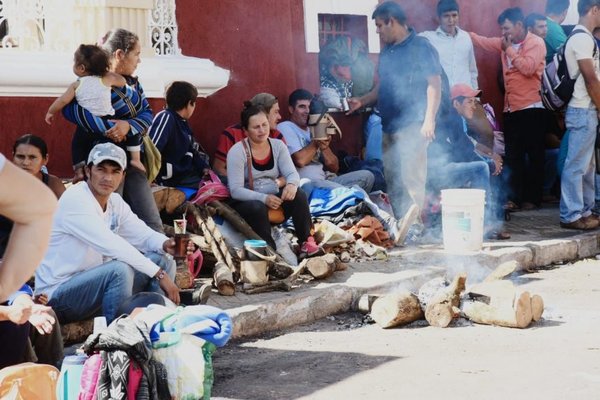 Sintecho cierran calle frente al Indert - Nacionales - ABC Color