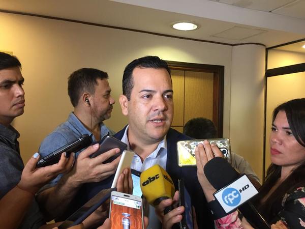 Comisión Messer define mañana si convoca a Horacio Cartes » Ñanduti