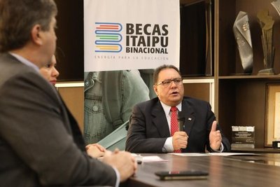 ITAIPÚ EXCLUYE A 55 ESTUDIANTES DE LA LISTA DE BECADOS