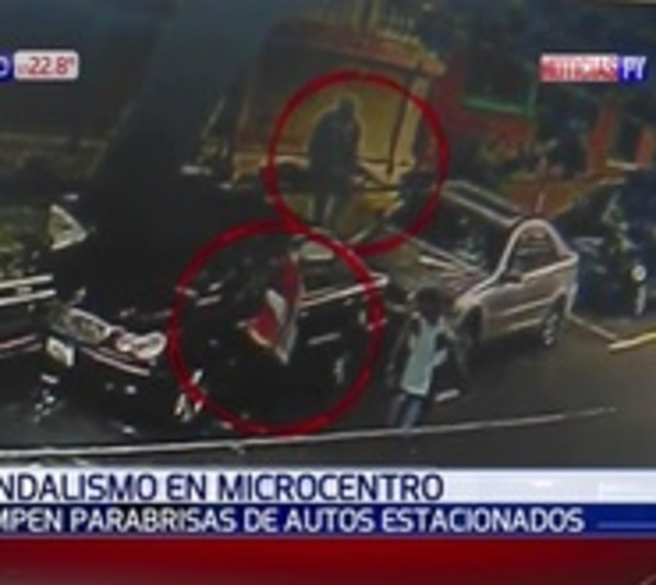 Jóvenes destrozaron autos estacionados tras salir ebrios de una disco - Paraguay.com