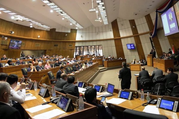 Aumentazos de hasta 200% en la Cámara de Diputados - ADN Paraguayo