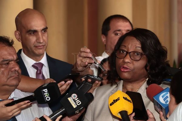 Directora de OPS visita Paraguay para fortalecer cooperación en salud