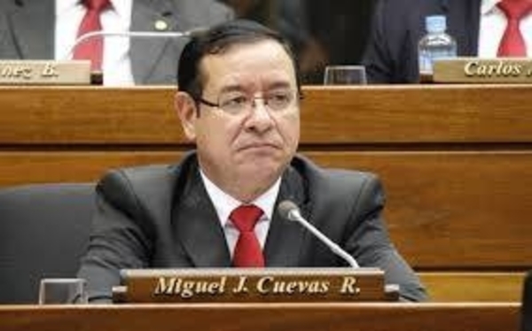 HOY / Suspenden millonarias bonificaciones a funcionarios de Diputados