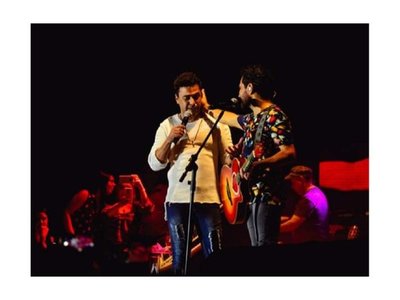 ¡Apagón y varios robos en concierto de Zezé!