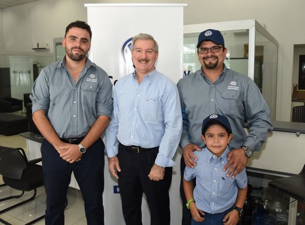 Diesa realiza entrega de camiones VW