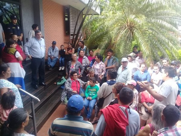 Usuarios de ANDE protestan por altas facturas - Nacionales - ABC Color