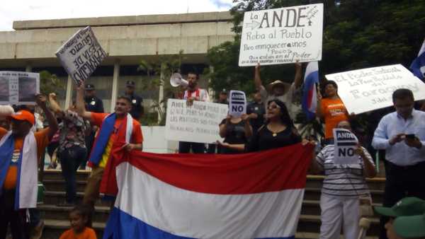 “Ande No Anda”: Repudian sobrefacturaciones y piden renuncia de Pedro Ferreira - ADN Paraguayo